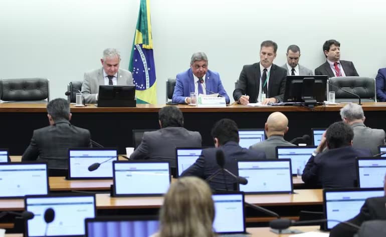 Votação do Orçamento 2025 depende da liberação das emendas por parte de Flávio Dino