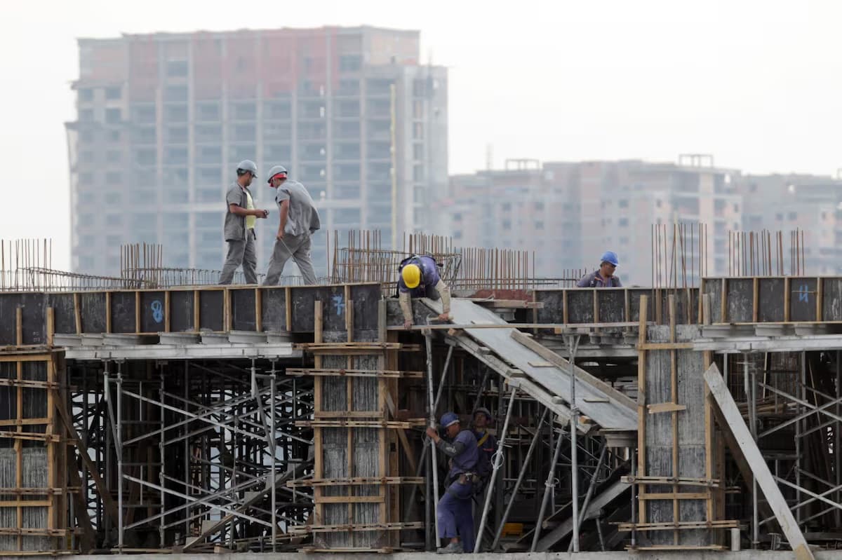 Construtoras querem atrair público do Bolsa Família para trabalhar no canteiro de obras