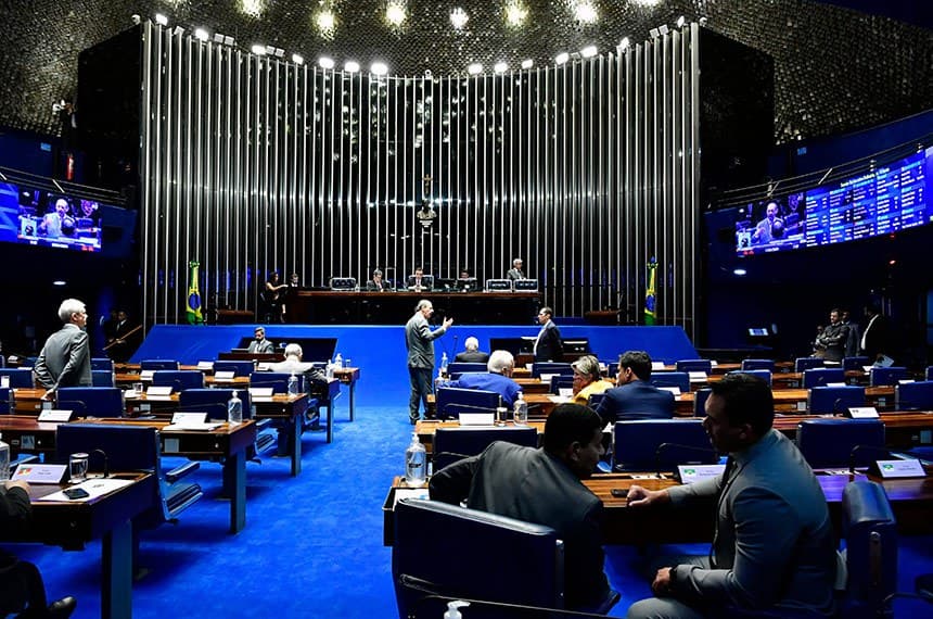 Reforma tributária é aprovada em comissão do Senado, que retira armas e refrigerantes do ‘imposto do pecado'