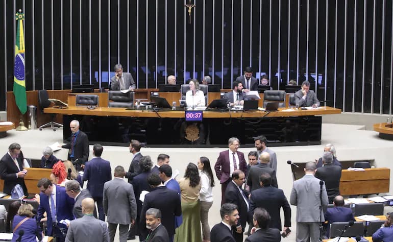 Câmara aprova projeto que restringe liberdade provisória de presos em audiência de custódia