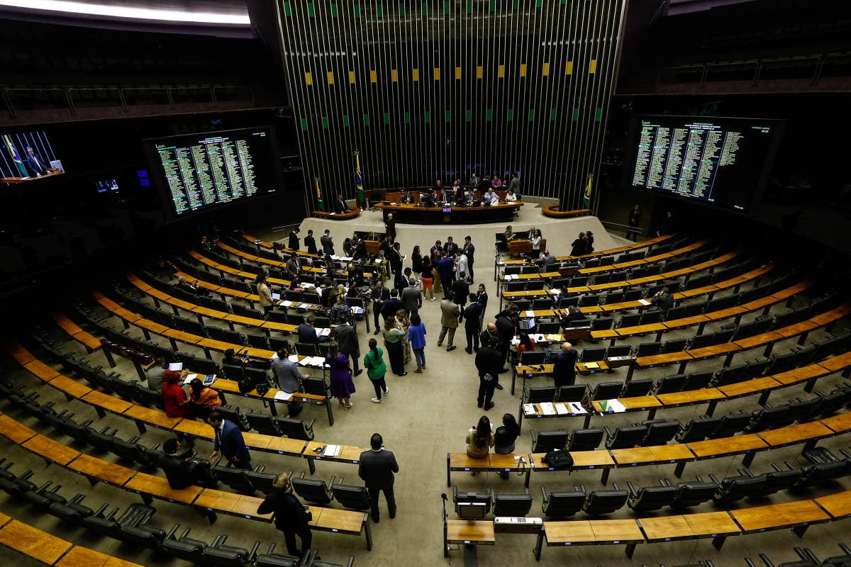 Câmara vai atrás de ex-deputados que deixaram dívidas ao fim de mandatos