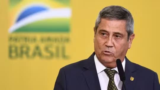 Conversas por WhatsApp deram pistas à PF sobre ação de Braga Netto
