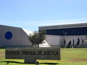 STJ julga casos da Lava Jato e pode beneficiar políticos