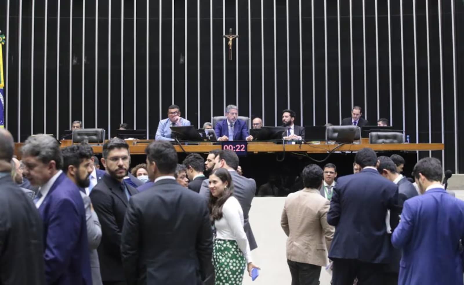 Decisão de Dino sobre emendas pode impulsionar PEC que aumenta valor de pagamentos individuais