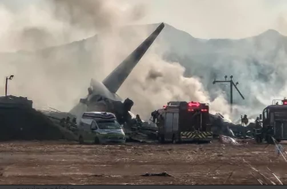 Avião sai da pista, explode e deixa ao menos 149 mortos na Coreia do Sul