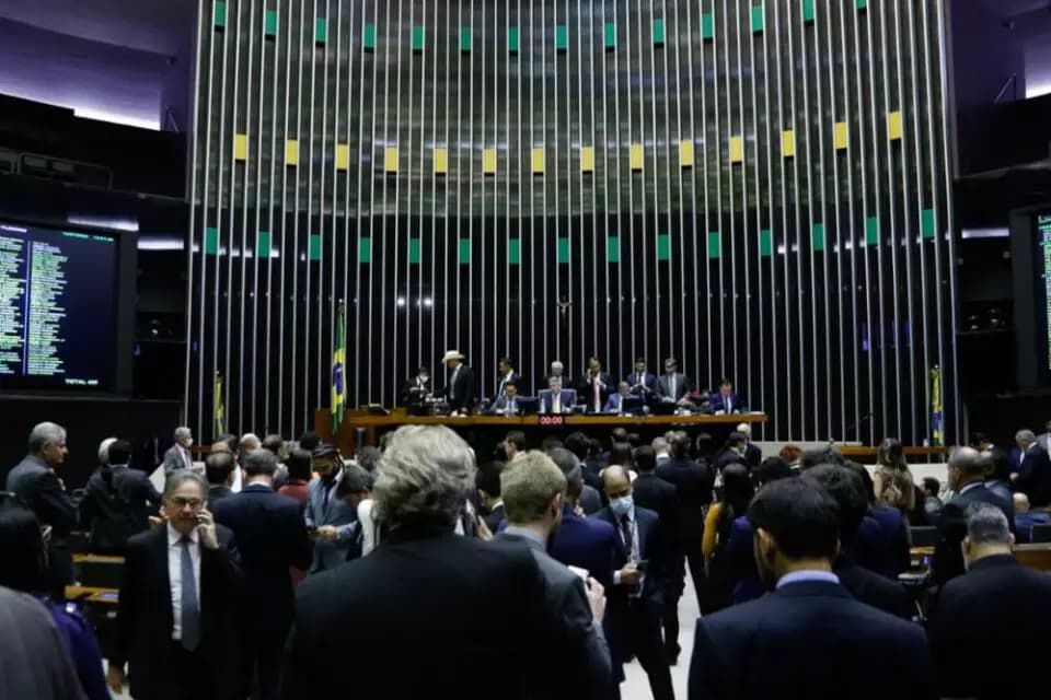 Deputados e senadores fazem a festa com ‘ressarcimento’ bilionário de despesas