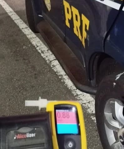 PRF flagra motorista embriagado após acidente e tentativa de fuga em Natal