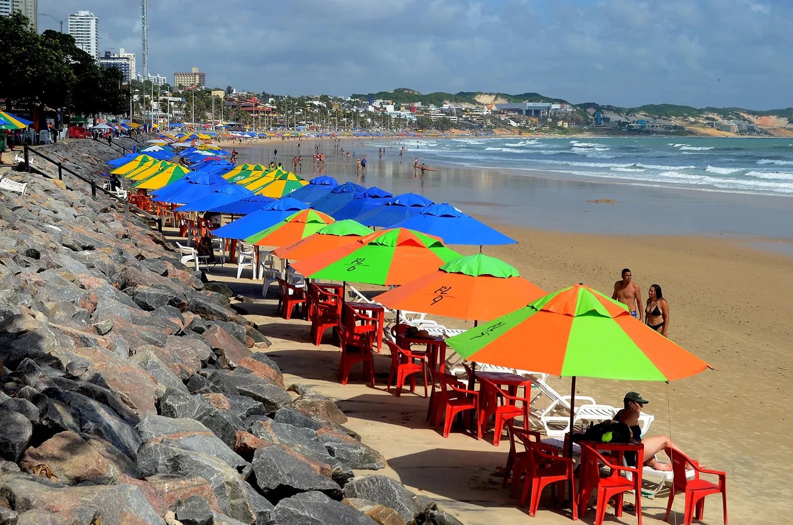 Praia de Ponta Negra terá trechos exclusivos para comércio em novo ordenamento