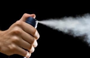 Mulheres poderão portar spray de pimenta e armas de choque no DF