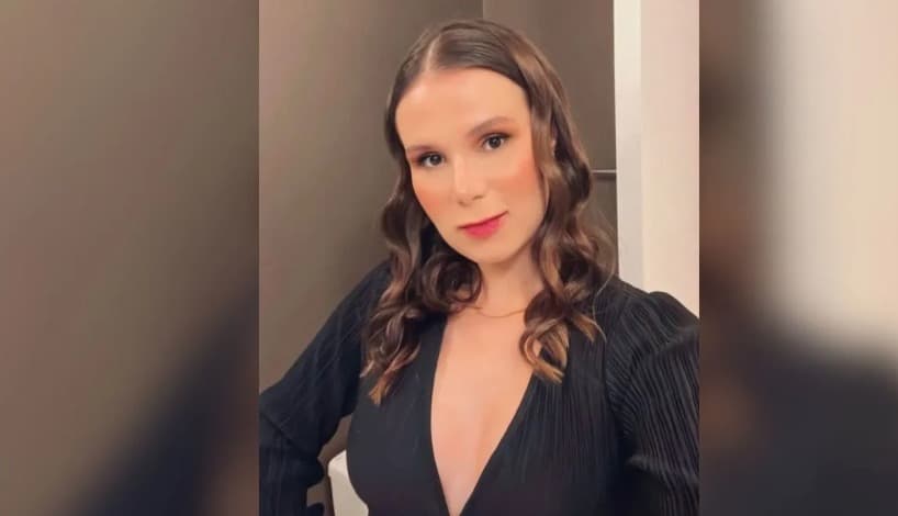 Mulher que viralizou ao ser exposta por não ceder lugar para criança bate 1 milhão de seguidores