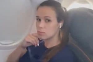 Não foi a mãe! Responsável por vídeo de passageira na janela de avião foi uma advogada que estava mo mesmo voo