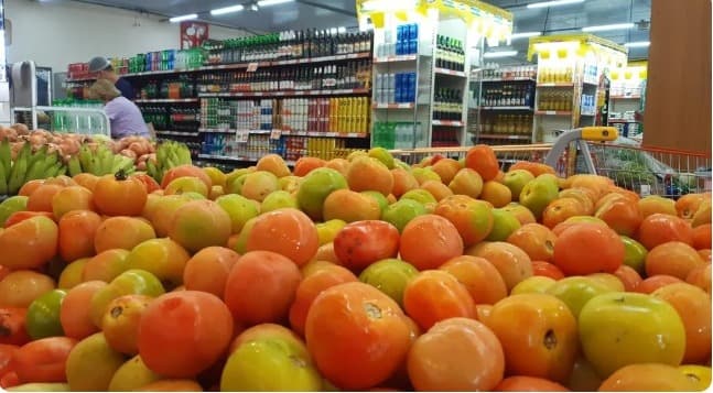 Cesta básica sobe 3% em novembro em Natal impulsionada por altas de tomate e óleo de soja
