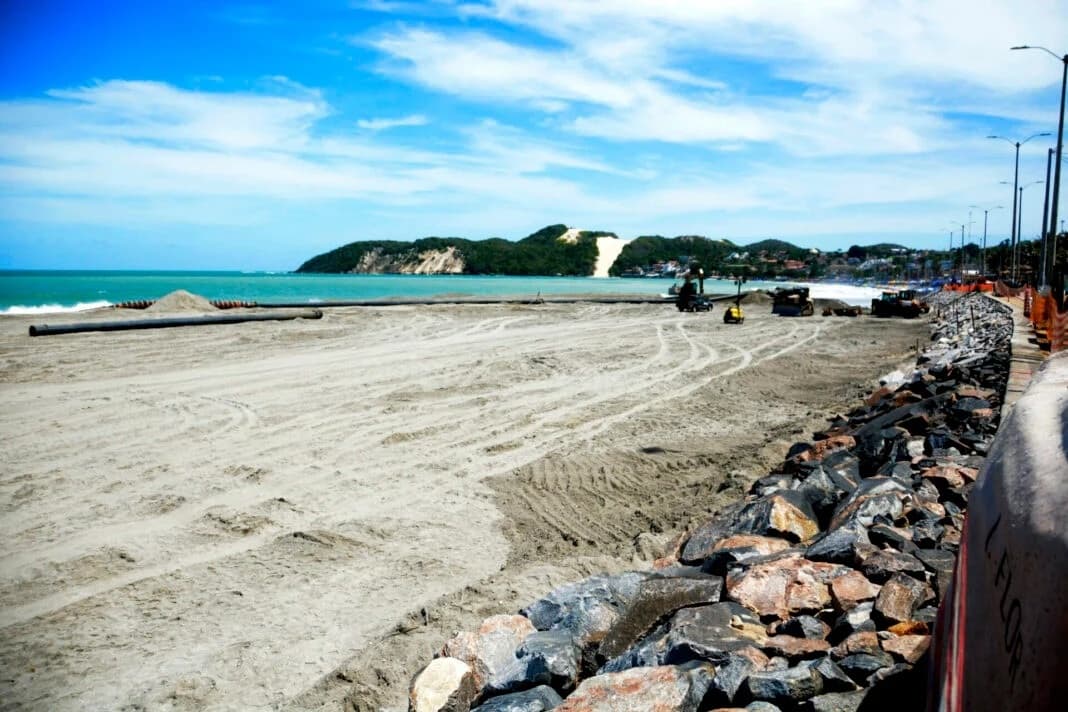 Engorda de Ponta Negra alcança 68% de conclusão, diz Seinfra