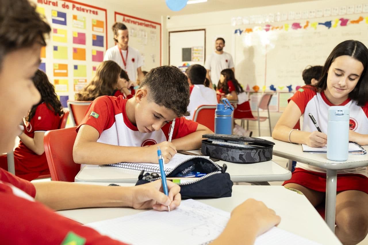 Alunos da Maple Bear Natal superam desempenho de país número 1 do mundo em leitura e compreensão textual