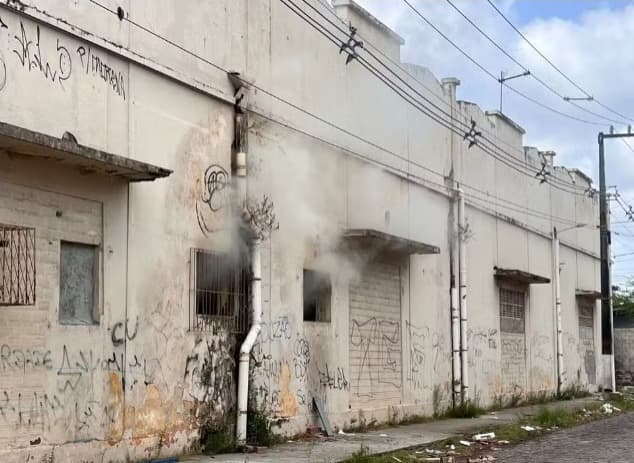 Incêndio atinge depósito na Zona Leste de Natal