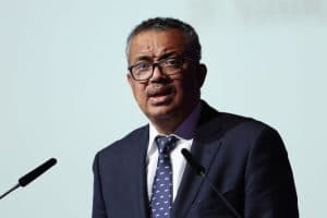 Diretor da OMS escapa de bombardeio de Israel em aeroporto no Iêmen