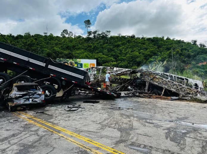 Com 38 mortos, acidente em MG é a maior tragédia em rodovias federais desde 2007