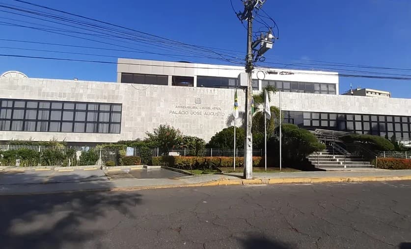 Comissão de Constituição e Justiça derruba emenda que mantinha ICMS em 18% e projeto deve ir a plenário com alíquota de 20%