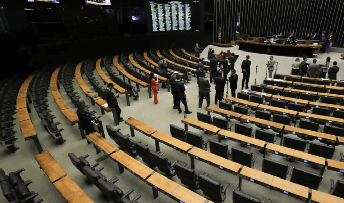 Câmara protocola urgência para medidas de cortes de gastos, mas impasse leva votação para esta quarta (4)