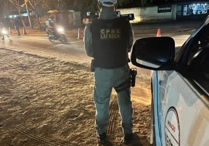 Idoso embriagado é preso ao tentar fugir de blitz na Cidade da Esperança