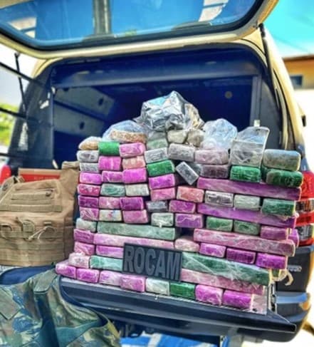 Polícia Militar apreende mais de 100 kg de drogas no bairro Parque das Árvores, em Parnamirim