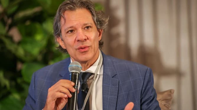 Direita não quer pagar impostos e esquerda não quer conter gastos, diz Haddad