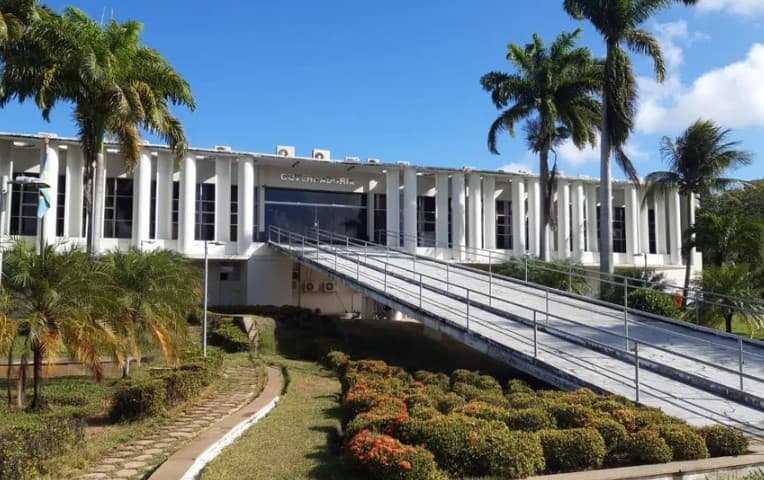 Justiça determina pagamento do 13º salário dos servidores da educação pelo governo do RN em dezembro