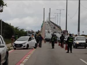 Trânsito de Ponta Negra e da Ponte Newton Navarro terá mudanças para festa de Réveillon; Veja alterações