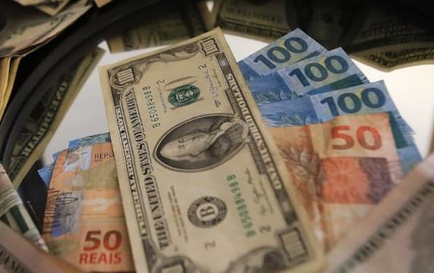Desvalorização do real causa saída ‘em massa’ de investimentos para os EUA