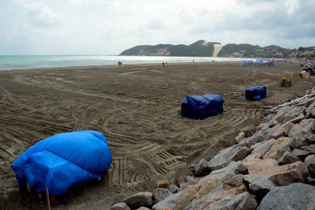 Após alagamento, Idema recebe pedido para vistoriar engorda de Ponta Negra
