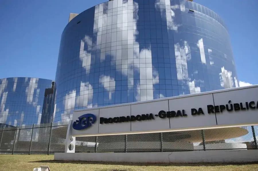 Grupo trans aciona MPF após Meta permitir associar LGBT com doença