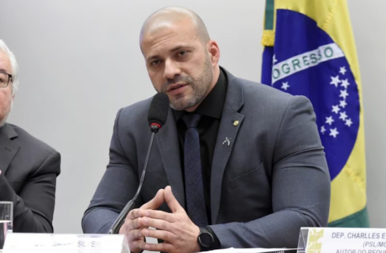 Defesa de Daniel Silveira pede indulto a ex-parlamentar e agradece a Lula