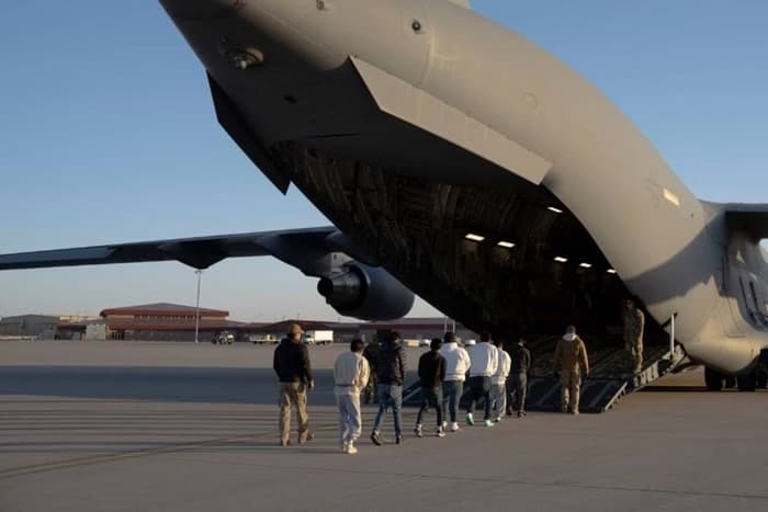 Avião com primeiros deportados da era Trump pousa em Manaus