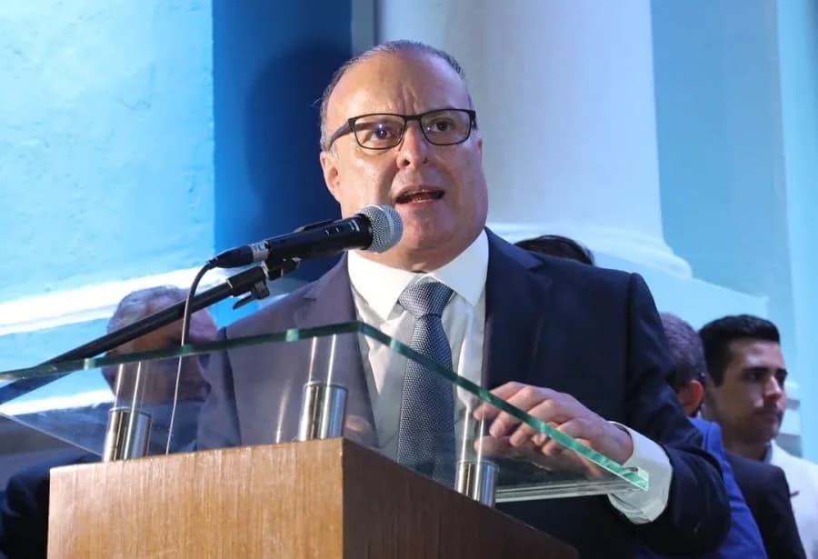 Paulinho Freire sanciona lei que veta benefícios fiscais a condenados por corrupção