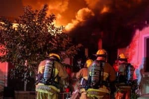 O que se sabe até agora sobre os incêndios que avançam na Califórnia