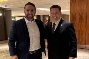 Senador dos EUA pede a Moraes que libere Bolsonaro para viajar