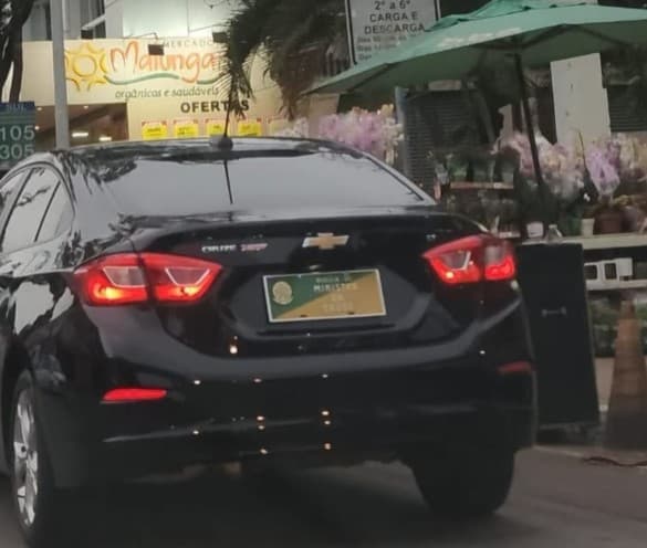 Carro oficial da ministra da Saúde é usado para ir a centro comercial no sábado; Nísia Trindade não tinha agenda pública no dia