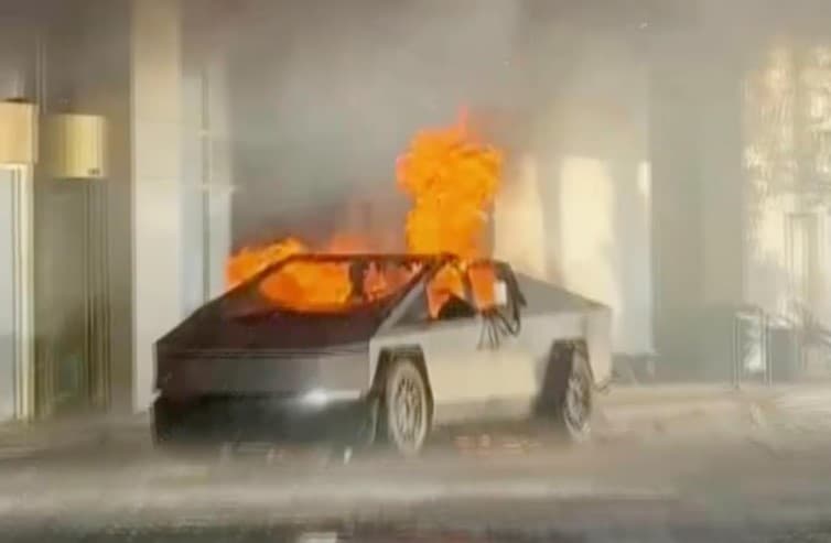Soldado que morreu ao explodir Tesla Cybertruck em frente a hotel de Trump tinha estresse pós-traumático, dizem autoridades