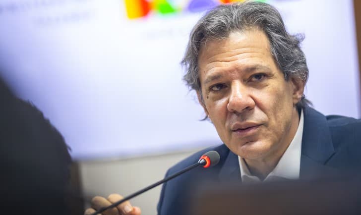 Mendonça dá 15 dias para Haddad responder queixa-crime de Flávio Bolsonaro por menção a rachadinhas