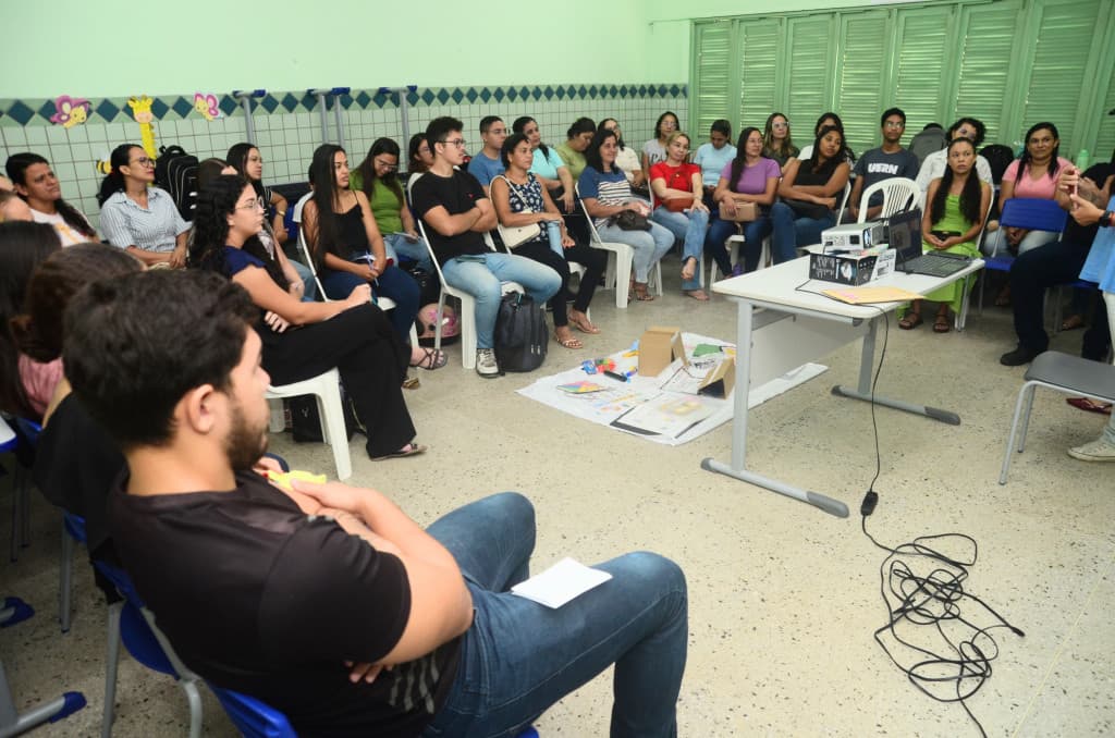Formação Inclusiva: Escola de Gestão capacita estagiários da Rede Municipal de Mossoró para práticas de apoio escolar