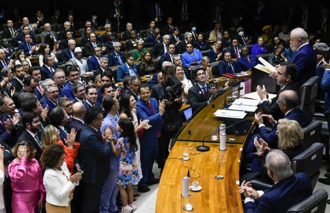 Salário de Lula, de ministros do STF e de congressistas sobe para R$ 46,4 mil a partir de sábado