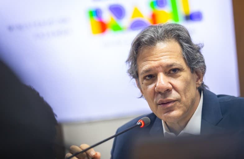 Haddad nega aumento de imposto ou mudança do regime cambial para conter alta dólar