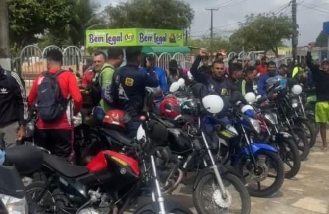 Motociclistas por aplicativo fazem protesto em Natal, pedindo investigação do acidente que vitimou colega na BR-101