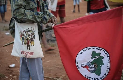 Lula manda ministro acompanhar investigação sobre mortes em acampamento do MST