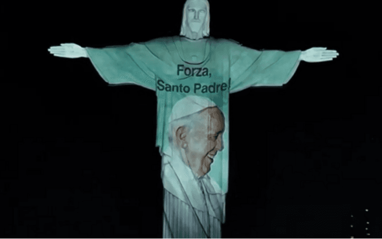 Imagem do papa Francisco é projetada no Cristo Redentor