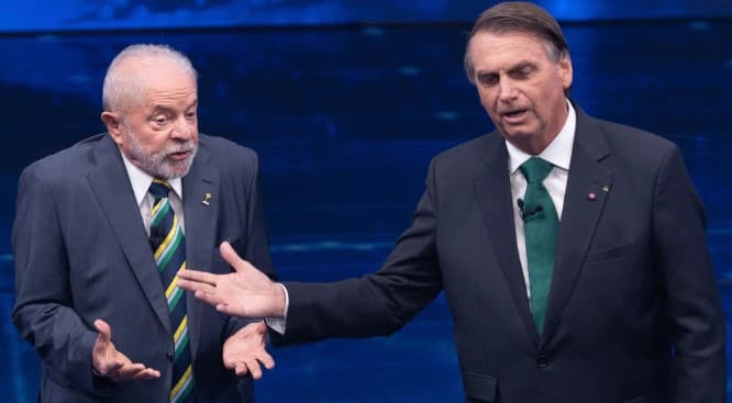 ‘Toda vez que Lula está nas cordas, coincidentemente, muitas coisas acontecem, sempre mirando o outro lado', diz Bolsonaro
