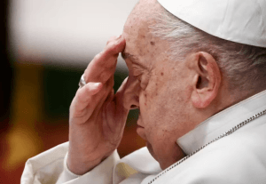 Papa Francisco completa 1 semana internado com pneumonia; quadro de saúde teve melhora