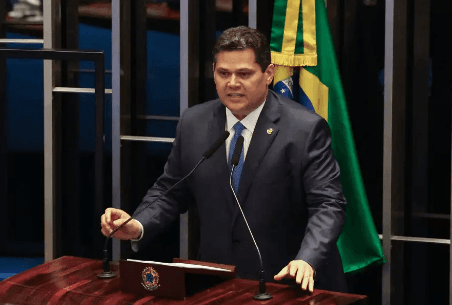Impeachment de ministros do STF não é solução, diz Alcolumbre