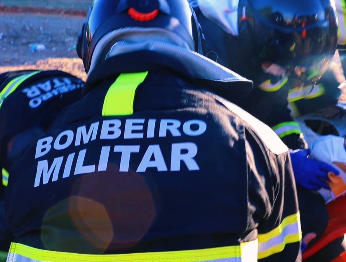 Idosa cai em fossa de 6 metros e é resgatada pelos bombeiros na Grande Natal