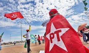 PT muda regra para reeleição e cria divergência interna